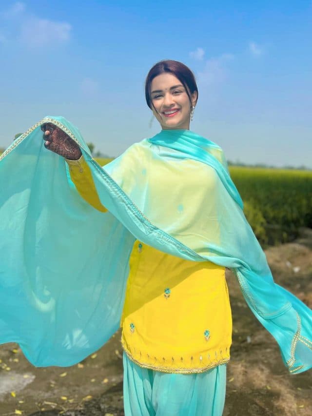 अवनीत कौर ने देसी लुक से ढाया कहर, तस्वीरें देख फिदा हुए फैंस
