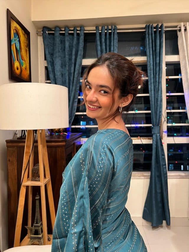 Anushka Sen: अनुष्का सेन ने ट्रेडिशनल लुक से उड़ाए फैन्स के होश