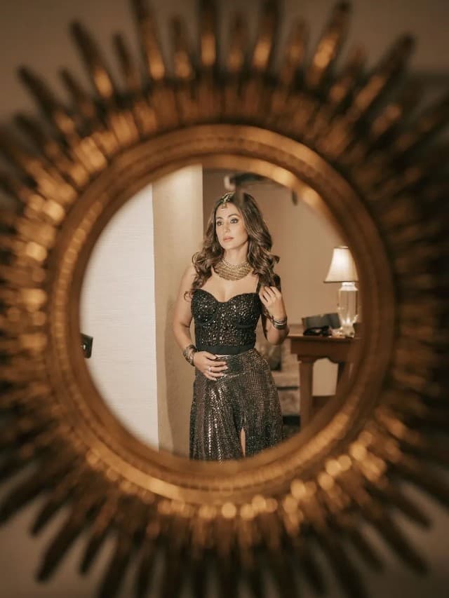 Hina Khan Latest Look:इस कातिलाना लुक में हिना खान में मचाया कहर, हुस्न देख फैंस खोए ख्यालों में