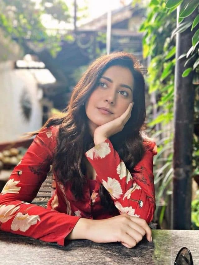 हर क्लास में टॉपर रही, बनना चाहती थी IAS Officer, लेकिन बन गई Actress