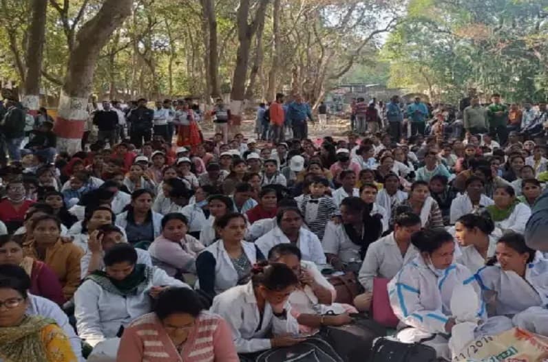 Regularization and salary hike: नियमितीकरण और वेतन बढ़ाने की मांग, गांधी जयंती पर जल सत्याग्रह करेंगे ये कर्मचारी