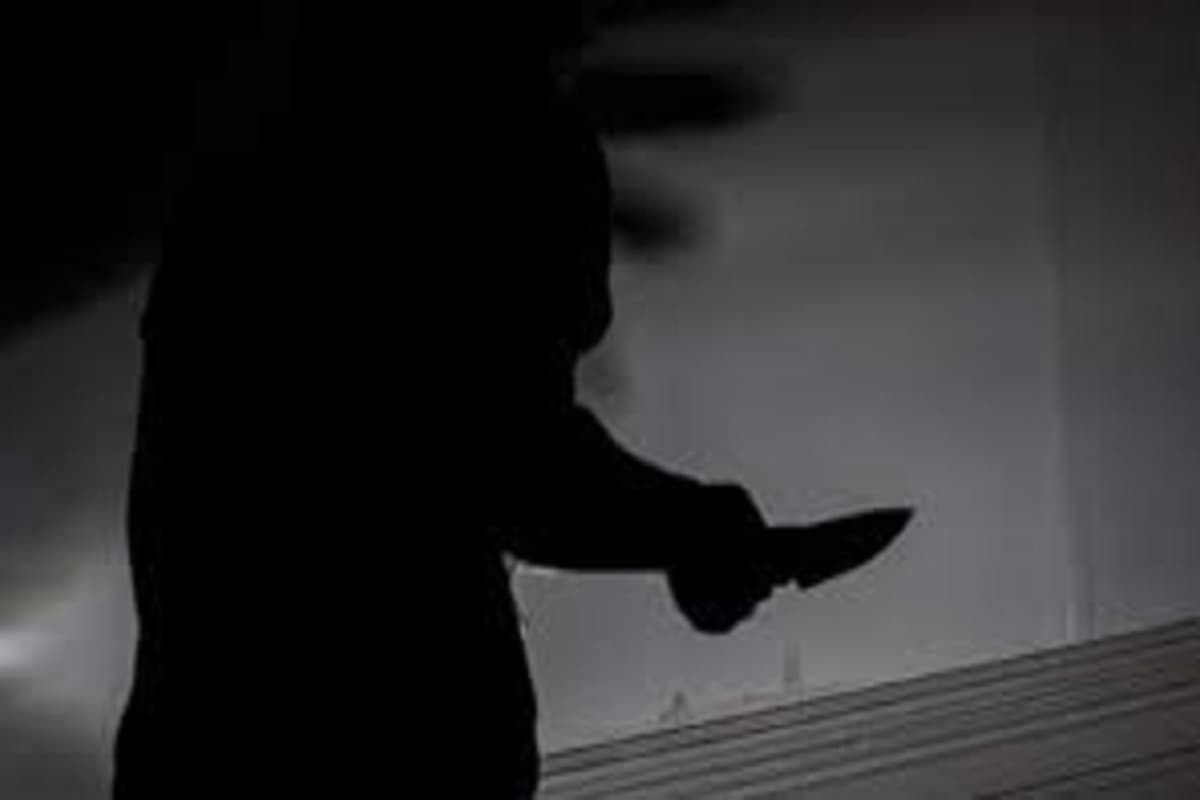 Youth Cut His Fingers : युवक ने काटी अपनी ही 4 उंगलियां, रिश्तेदार की कंपनी में नौकरी से बचने के लिए उठाया खौफनाक कदम