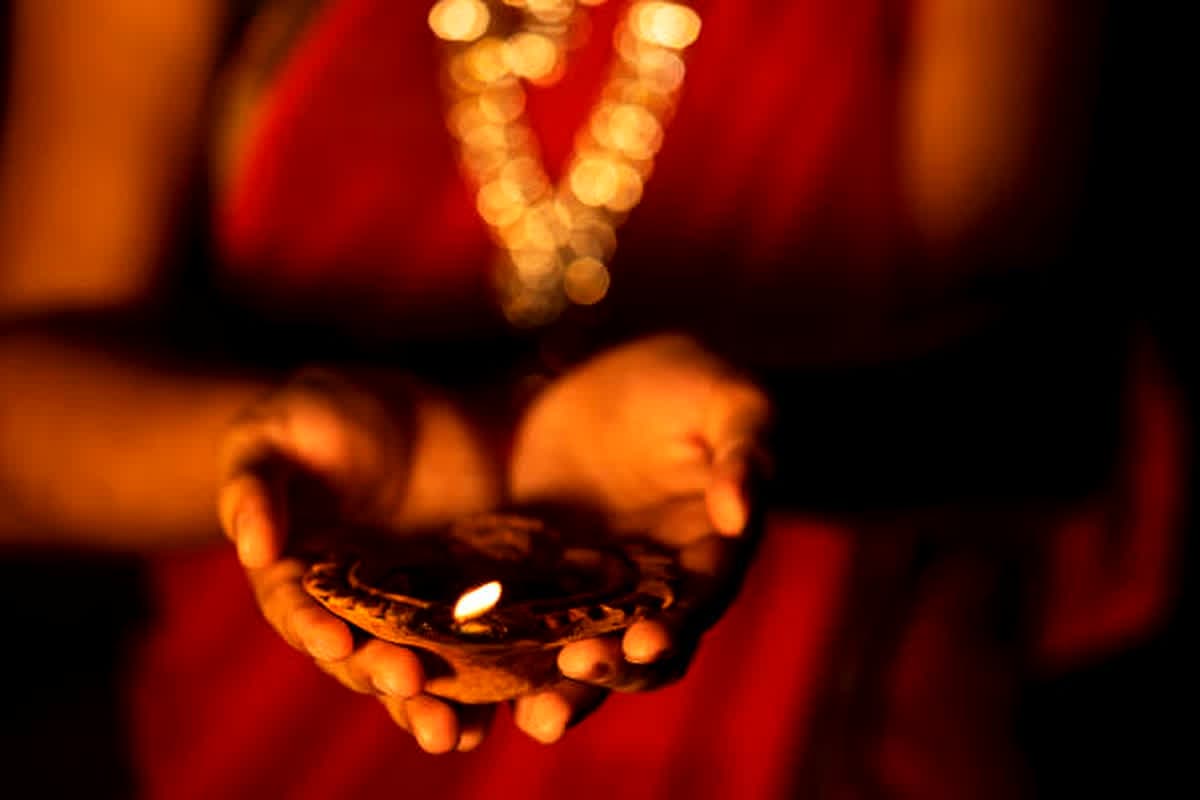 Dhanteras Ke Upay: धनतेरस के दिन जरूर करें ये 5 काम, घर से दूर होगी दरिद्रता, नौकरी और व्यापार में मिलेगी तरक्की