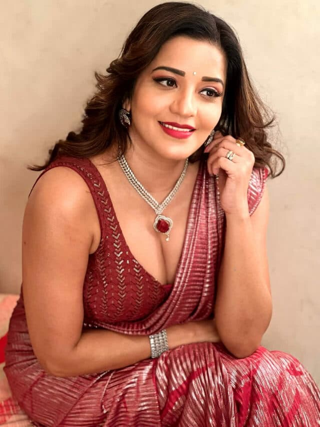 Monalisa Monokini Look: लाल बनारसी साड़ी में मोनालिसा ने कराया फोटोशूट, फ्लॉन्ट किया कर्वी फिगर