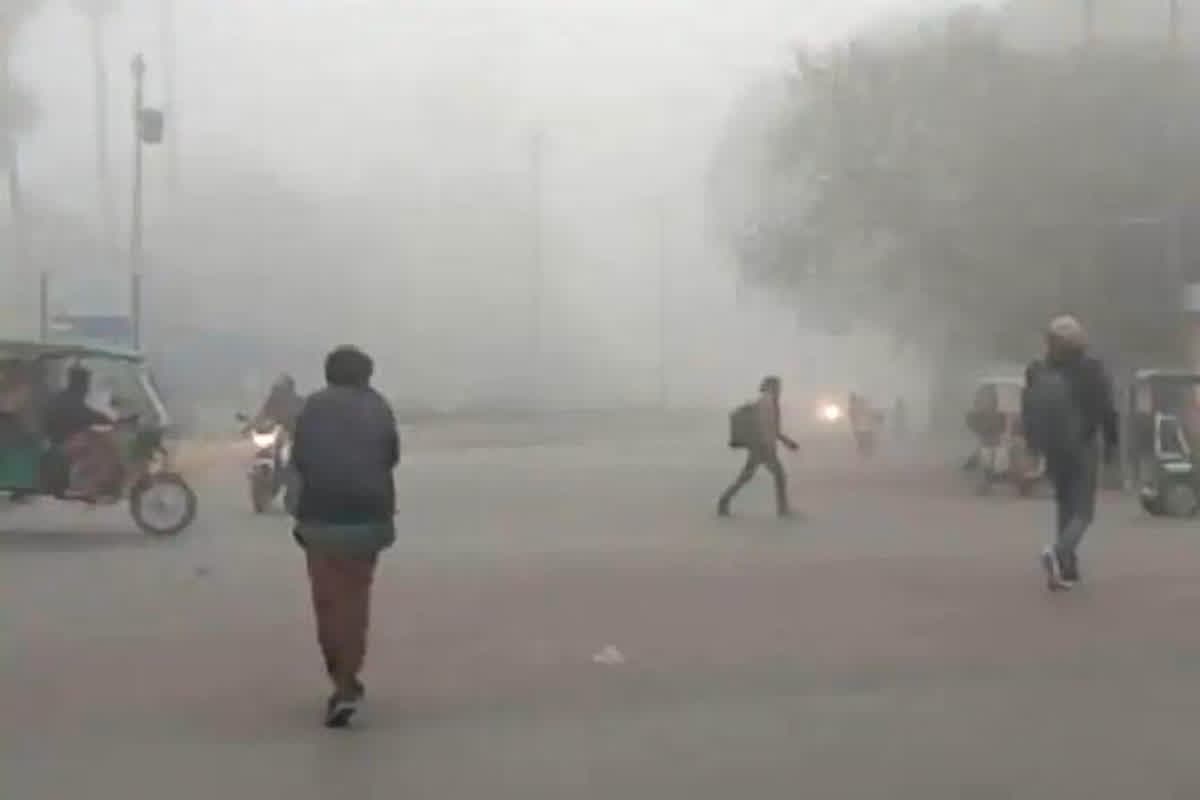 Kaisa Rahega Aaj Ka Mausam : रात में बढ़ने लगी ठिठुरन.. सर्द हवाओं ने दी दस्तक, कई जिलों में दिखा कोहरे का असर, जानें कैसा रहेगा आज का मौसम