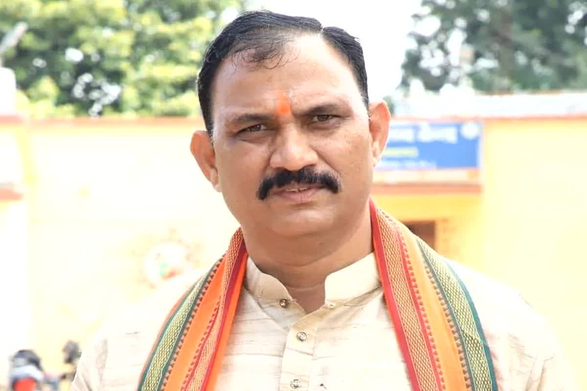 CG HINDI NEWS: नवरात्रि पर्व पर चिकित्सा शिविर लगाने की तैयारी, स्वास्थ्य मंत्री श्याम बिहारी जायसवाल ने स्वास्थ्य अधिकारी को दिए निर्देश