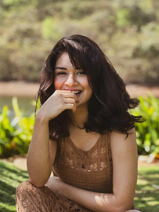 Avneet Kaur Photos: इठलाती-बलखाती नजर आई अवनीत कौर