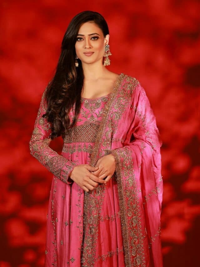Shweta Tiwari in Suit Look: पिंक अनारकली सूट में श्वेता तिवारी ने लूटी लाइमलाइट