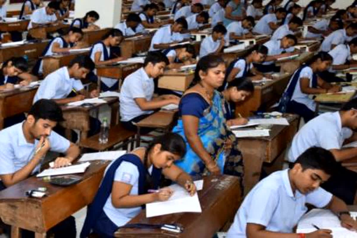 Board Exam 2025 : बोर्ड एग्जाम की तैयारी कर रहे छात्र-छात्राओं के लिए बड़ी खबर.. स्थगित हुई 10वीं-12वीं की परीक्षा, जानें क्यों लिया ये फैसला