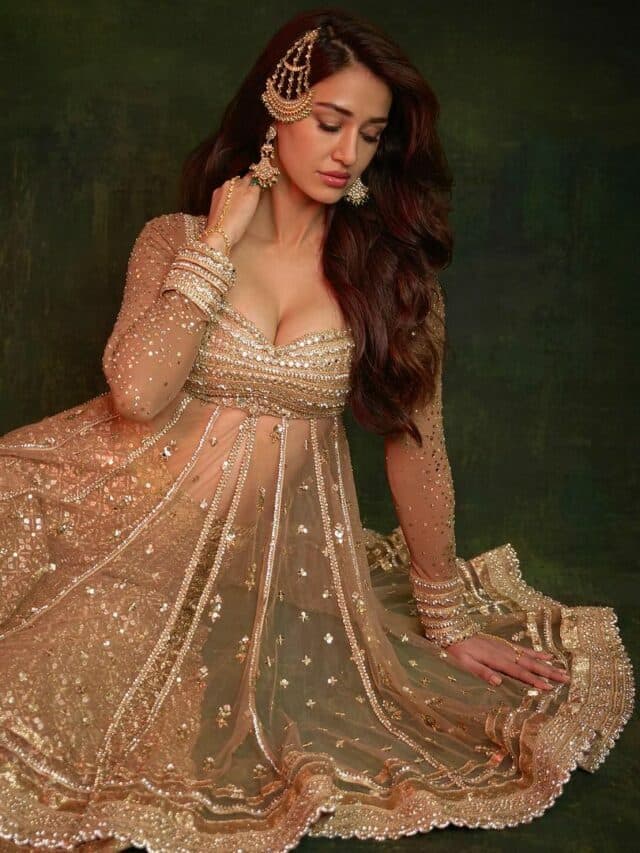Disha Patani Hot Photos: दिशा पाटनी ने गोल्डन लहंगा में गिराई बिजली, बढ़ाया सोशल मीडिया का तापमान