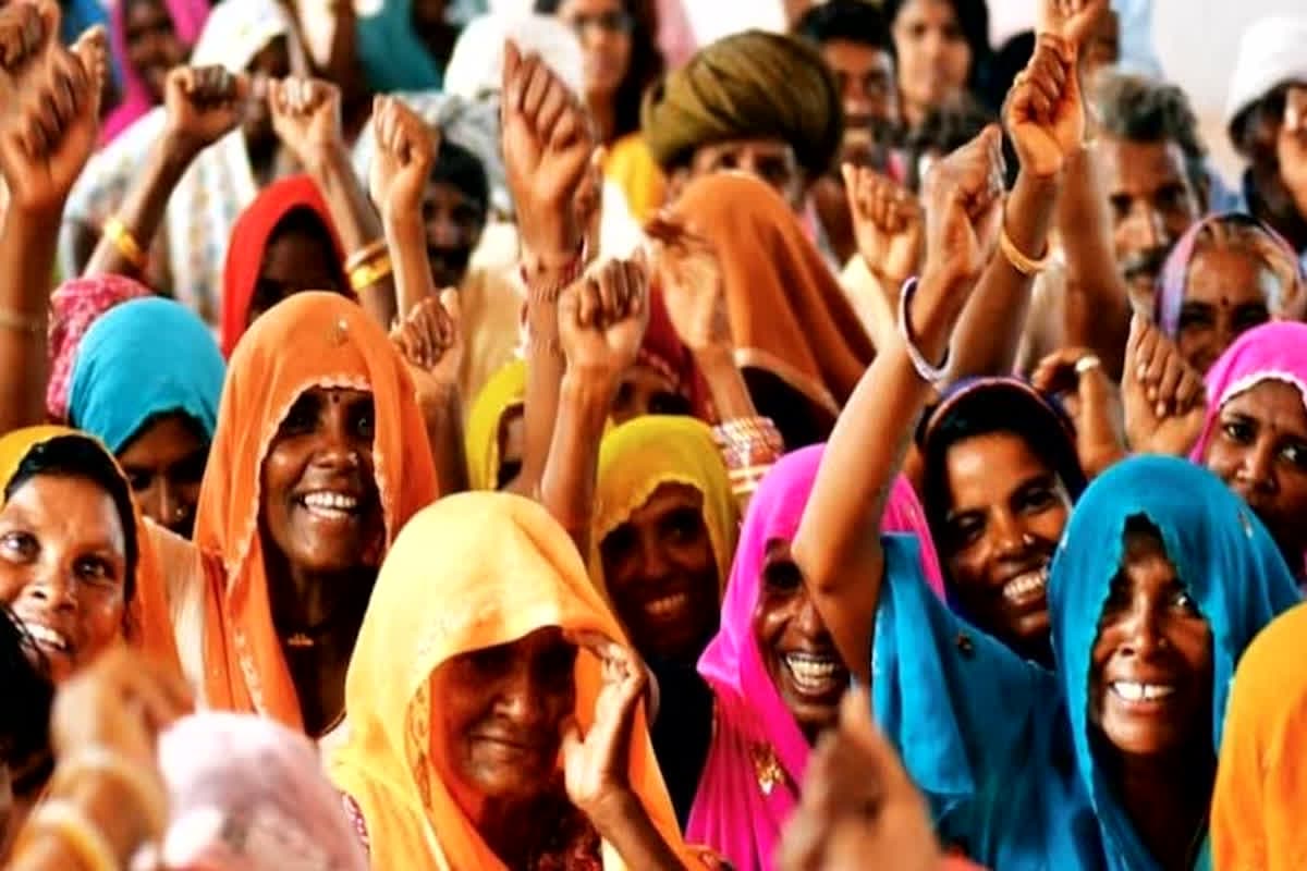 Gogo Didi Yojana: खुशखबरी… इस योजना के तहत महिलाओं को हर महीने मिलेंगे 2100 रुपये, कल से बीजेपी घर-घर जाकर भराएगी फॉर्म