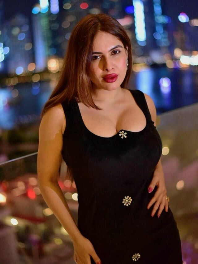 Neha Malik Hot Photos: भोजपुरी एक्ट्रेस ने सिजलिंग बॉडीकॉन ड्रेस पहन गिराई बिजली