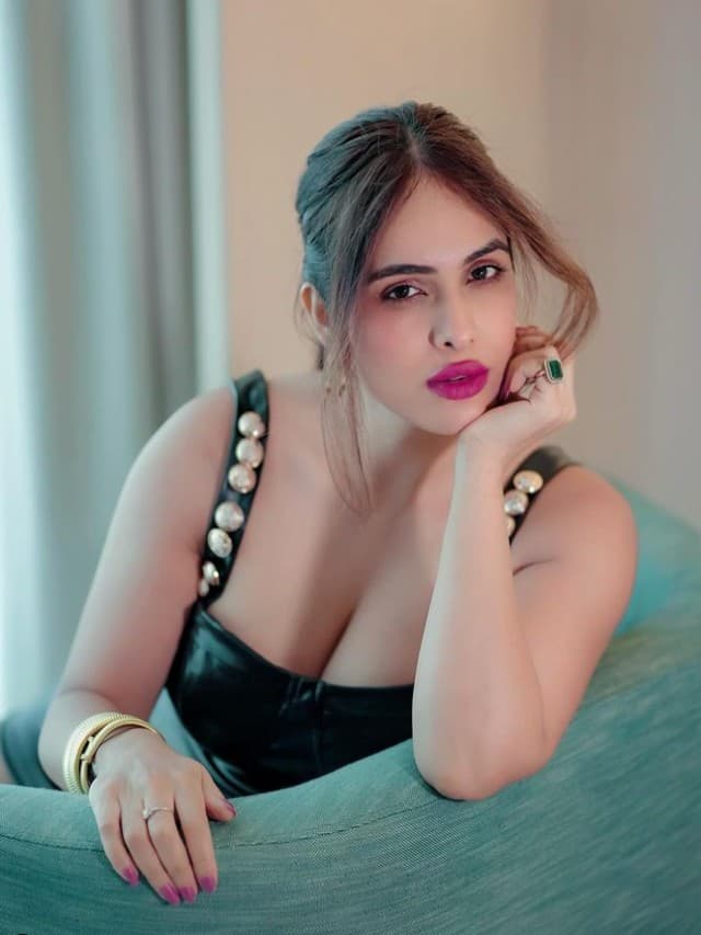 Neha Malik Sexy Photos : भोजपुरी क्वीन नेहा मलिक ने दिए कातिलाना पोज, फैंस को फिर कराया हुस्न का दीदार, देखें लेटेस्ट तस्वीरें