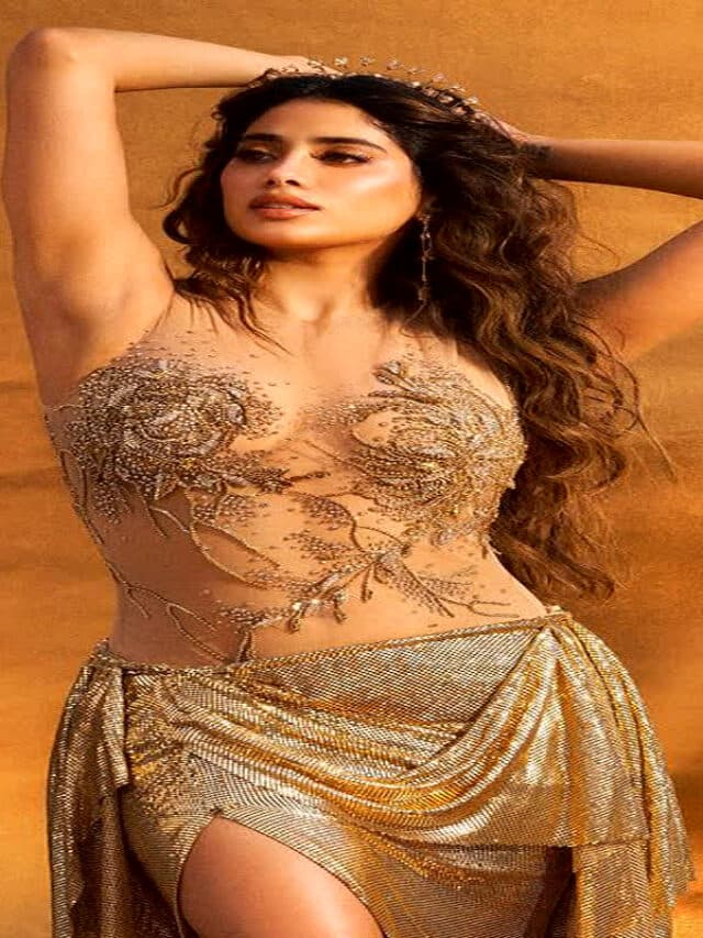 Janhvi Kapoor Hot Pics : थाई-हाई स्लिट स्कर्ट में जाह्नवी कपूरने बिखेरा हुस्न का जलवा, वायरल हुई बोल्ड तस्वीरें