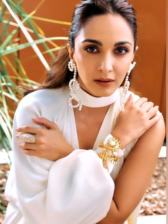 Kiara Advani Hot Look: ऑल वाइट आउटफिट में बेहद हॉट लगी कियारा आडवाणी