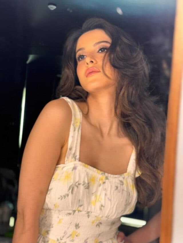 Shanaya Kapoor Hot Photos: इस क्यूट एक्ट्रेस ने शेयर की अपनी मिक्स्ड फीलिंग्स वाली क्यूट फोटोज