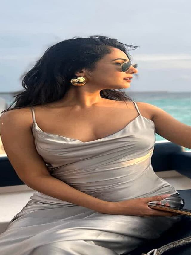 Sonal Chauhan Hot Pics: Jannat गर्ल Sonal Chauhan ने बढ़ाया इंटरनेट का पारा, शेयर की बोल्ड तस्वीरें