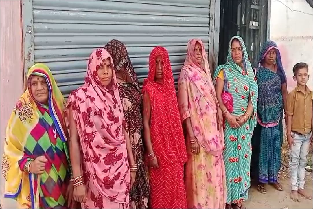 Demonstration against illegal liquor sale