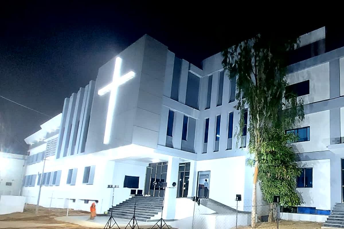 Damoh Mission Hospital Case Update: विवादों के घेरे में दमोह मिशन हॉस्पिटल! अस्पताल प्रबंधन के खिलाफ अब तक नहीं हुई कोई कार्रवाई, राज्य बाल आयोग ने कलेक्टर को जारी किया नोटिस