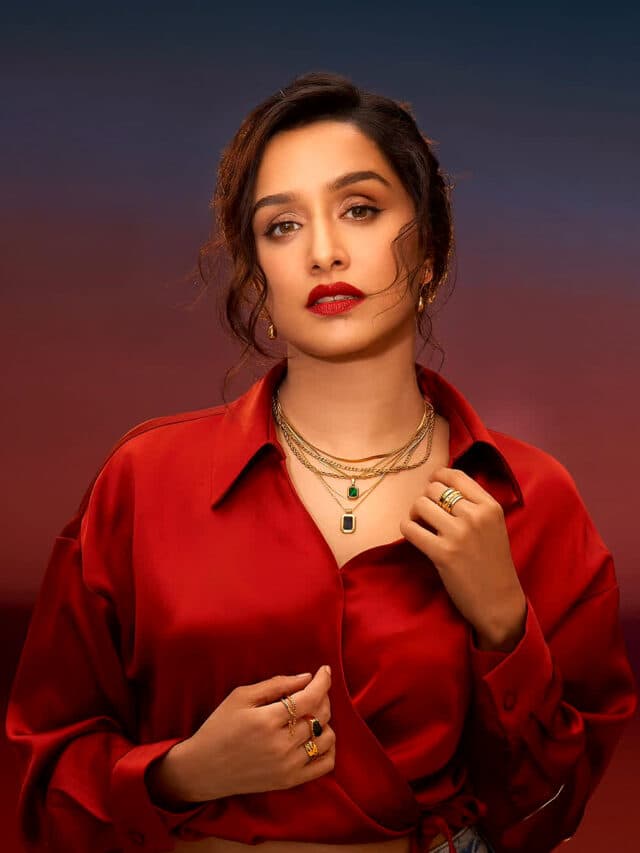 Shraddha Kapoor Hot Pic: रेड शर्ट में श्रद्धा कपूर ने दिखाया लाल मिर्ची अवतार, फैंस से पूछे ये सवाल