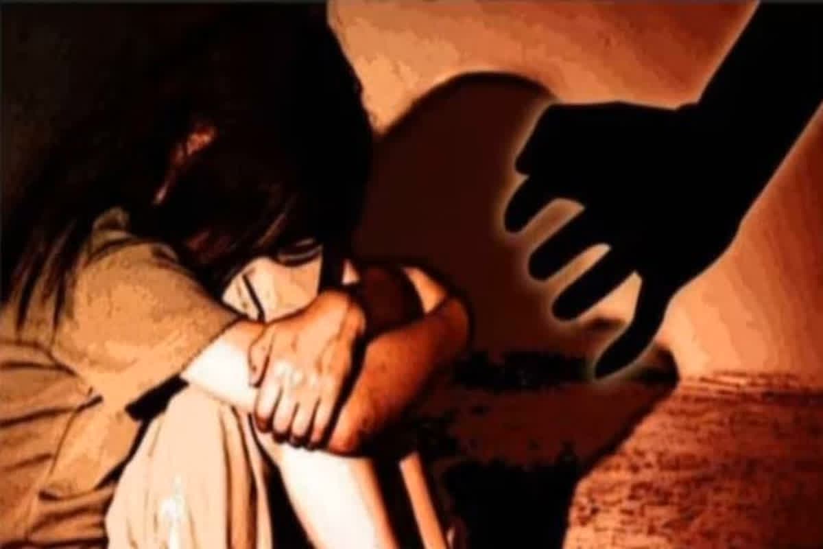 West Bengal Rape Case : पश्चिम बंगाल में 10 साल की बच्ची से रेप के बाद हत्या… गुस्साई भीड़ ने पुलिसवालों को पीटा, BJP ने राज्य सरकार पर लगाए गंभीर आरोप