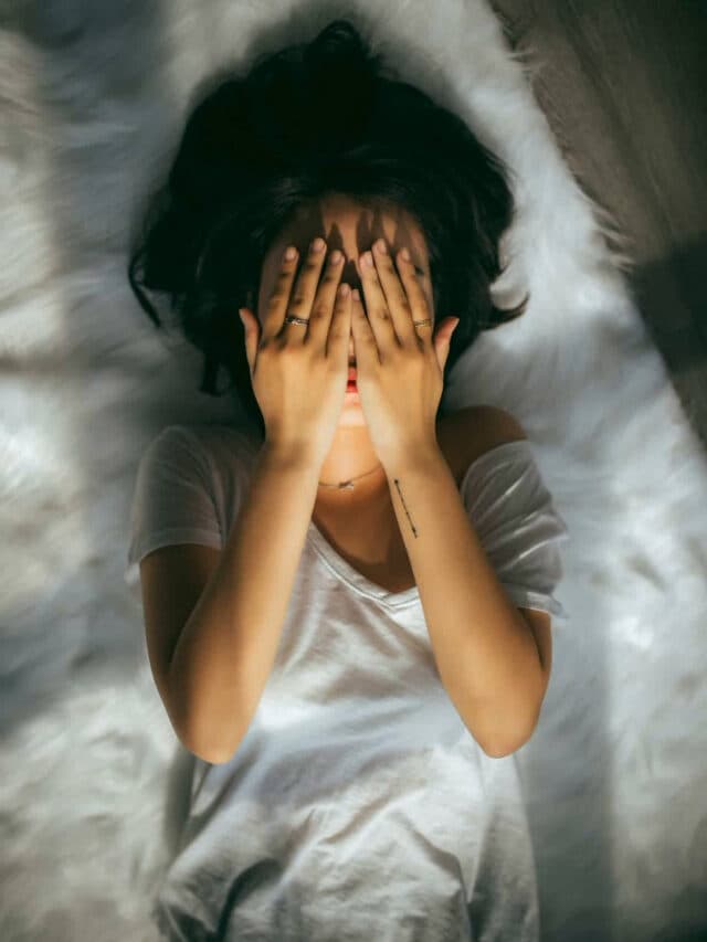 Dream Interpretation: सपने में जिंदा आदमी को मरा हुआ देखना