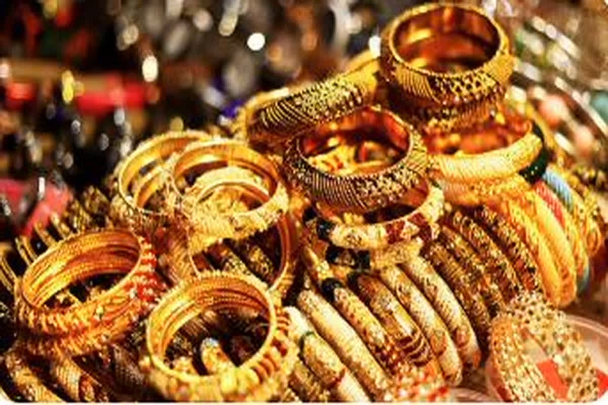 Today Gold Price: दिवाली से पहले आसमान पर पहुंची सोने की कीमत, एक ही बार में बढ़े इतने हजार रुपए, चांदी के दामों में भी हुआ इजाफा