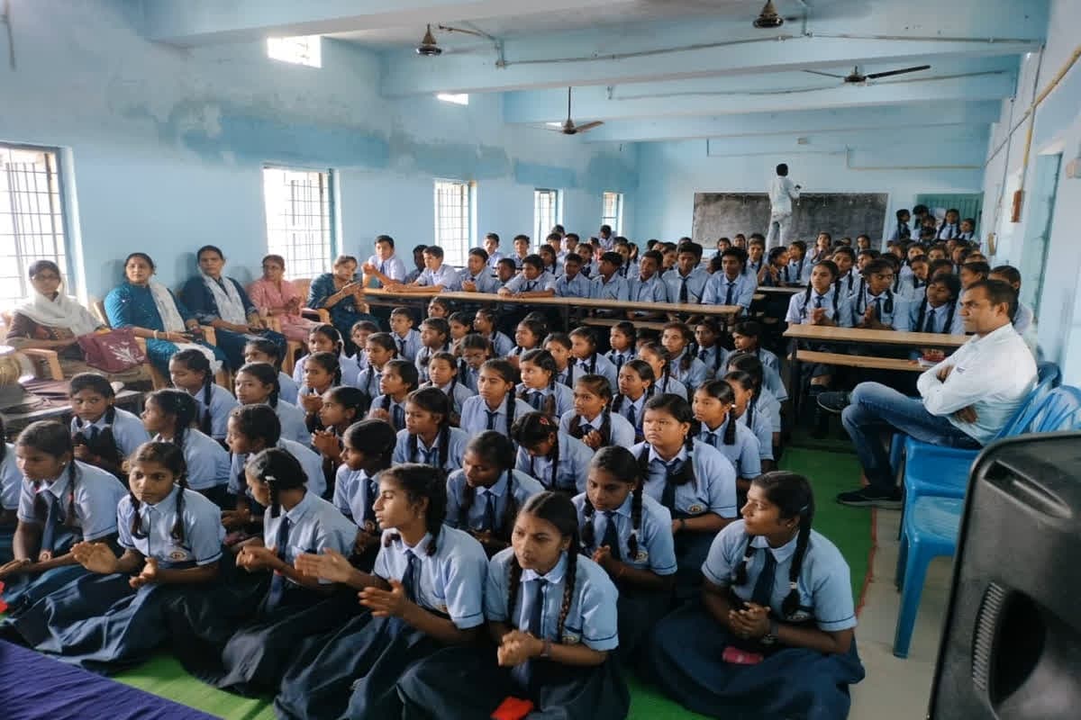Single Girl Child Scholarship: स्कूली छात्राओं के लिए खुशखबरी, अब हर महीने मिलेंगे 500 रुपए, बस करना होगा ये काम