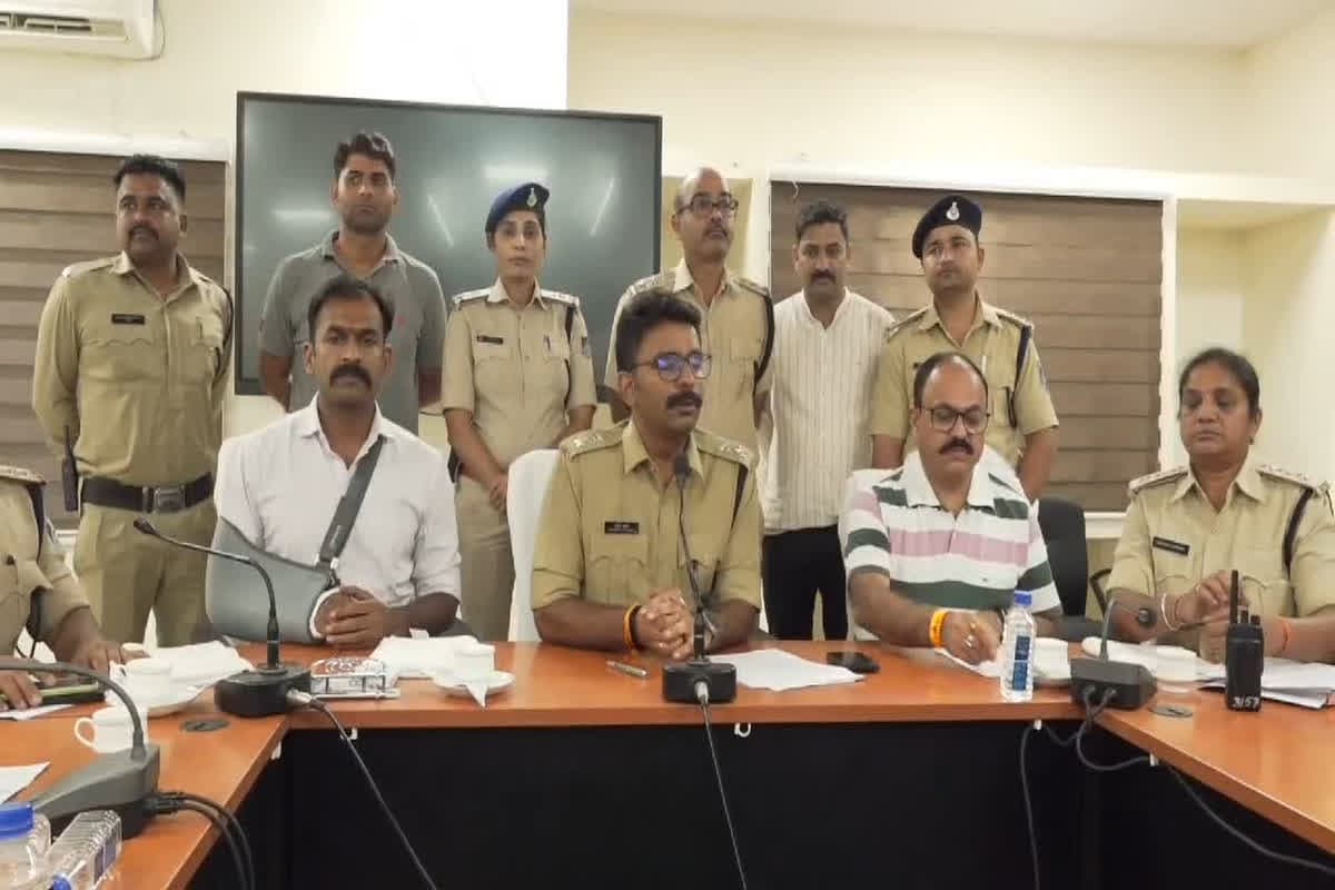 Ujjain Purv Parshad Hatyakand: पूर्व पार्षद की हत्या मामले में बड़ा खुलासा, पत्नी और बेटों ने मिलकर रची थी साजिश