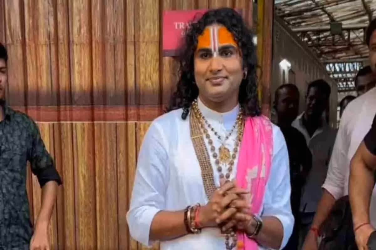 Aniruddhacharya in Bigg Boss 18: ‘बिग बॉस 18’ में नजर आएंगे आध्यात्मिक गुरु अनिरुद्धाचार्य महाराज! सेट से तस्वीरें हुई वायरल