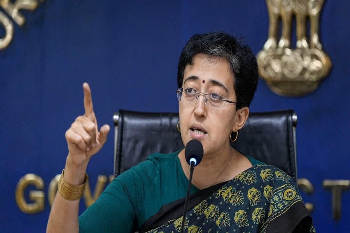 CM Atishi On BJP: सीएम आतिशी ने बीजेपी पर कसा तंज, कहा-‘दिल्ली की हवा और पानी के प्रदूषण का कारण बीजेपी की गंदी राजनीति है’
