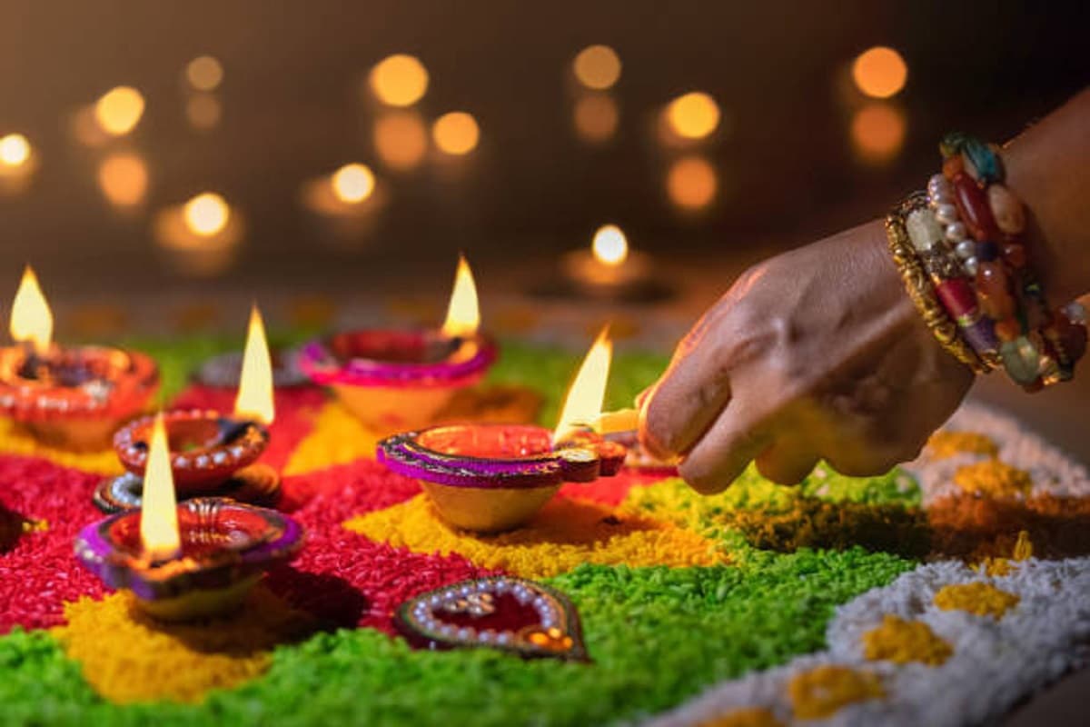 Happy Diwali 2024 Hindi Wishes : दिवाली के बेहतरीन संदेश.. दोस्तों और रिश्तेदारों को भेजकर दें दीपावाली की शुभकामनाएं | Best Diwali Wishes in Hindi
