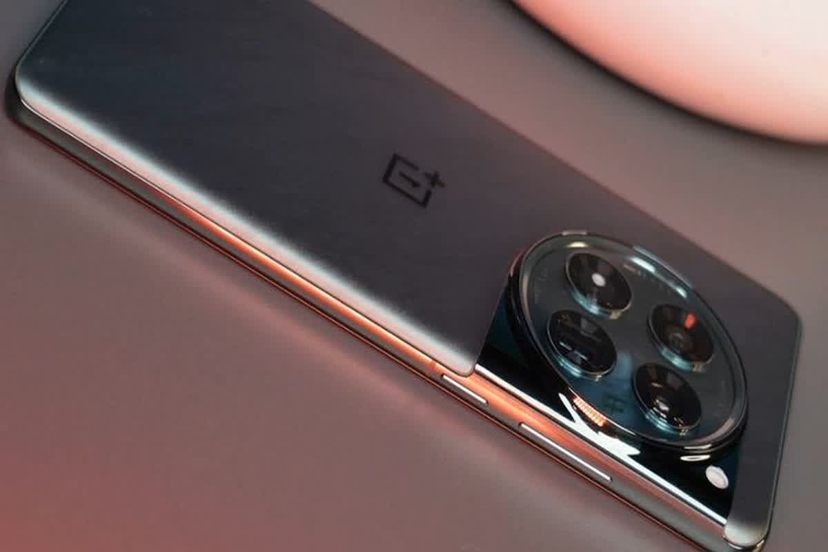 OnePlus 13 Details Leaked: 50MP कैमरा और ग्नेटिक वायरलेस चार्जिंग.. लॉन्च से कुछ दिन पहले ही लीक हुई OnePlus 13 की डिटेल्स