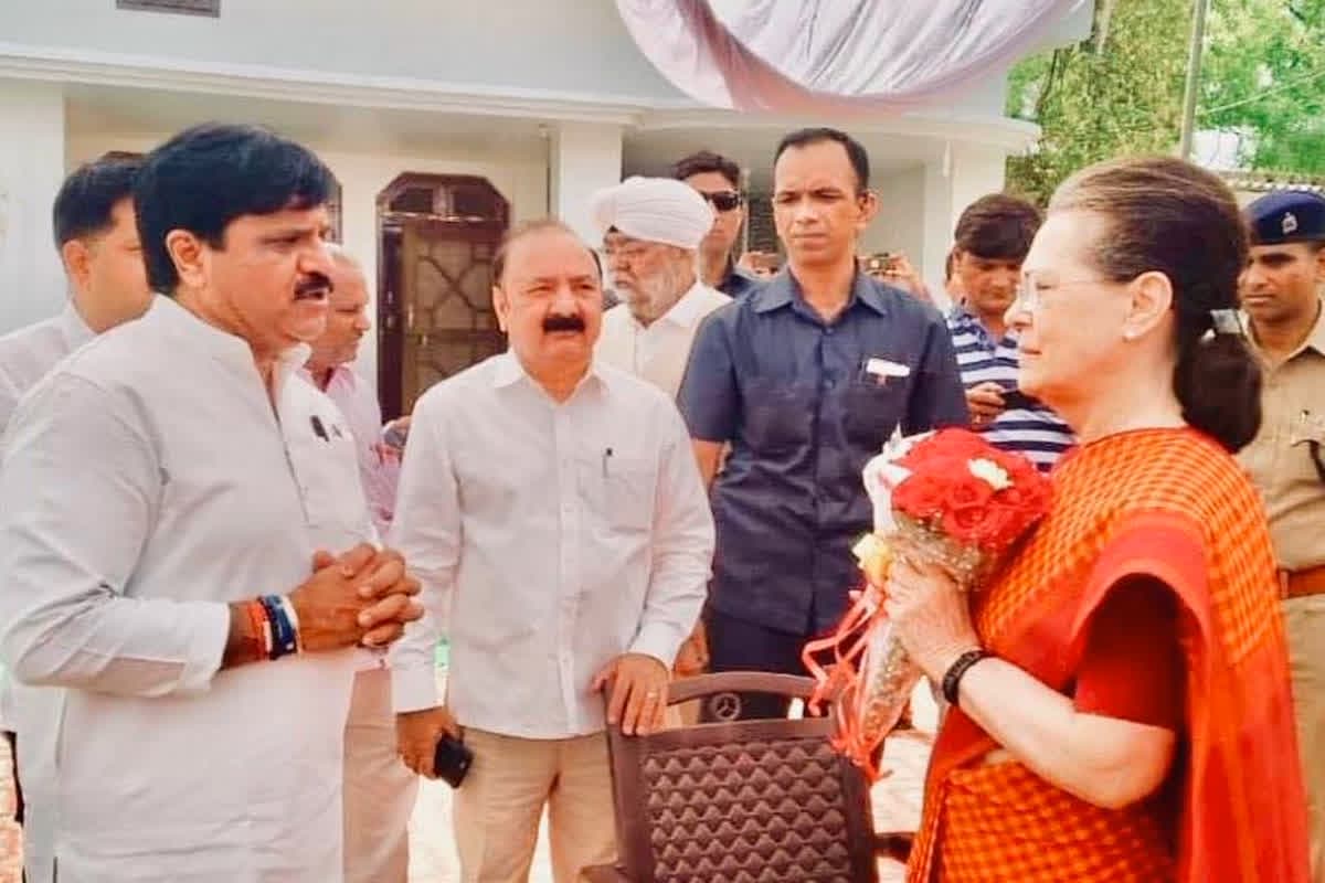 Raipur Dakshin Congress Candidate: रायपुर दक्षिण सीट से प्रमोद दुबे होंगे कांग्रेस उम्मीदवार? अचानक पहुंचे PCC चीफ दीपक बैज के बंगले, जानिए क्या है पूरा मामला