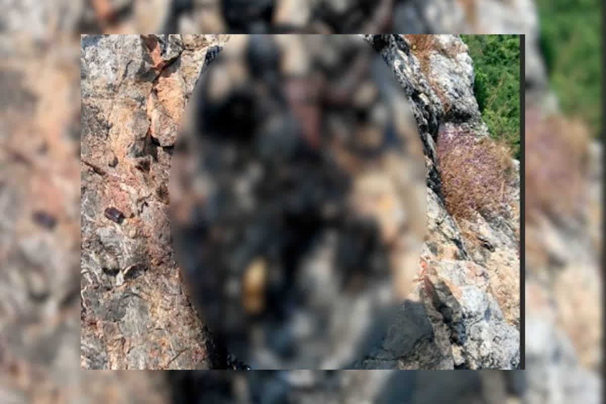 Lady Dead Body Found in Bageshwar Dham: बागेश्वर धाम गढ़ा में मिली महिला की अधजली लाश, कागज से जलाया गया है महिला का शव, इलाके में हड़कंप