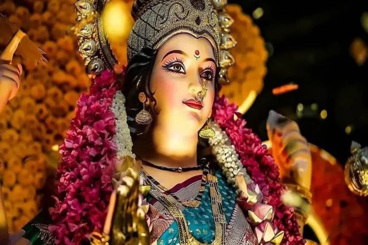 Divya Bhakti Geet : “तेरे दरबार मे मैय्या खुशी मिलती है, जिंदगी मिलती है रोतों को हँसी मिलती है” इस भजन को सुनने मात्र से ही खिल उठेगा रोम रोम