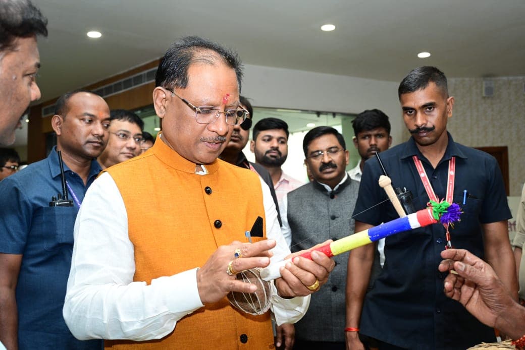 मुख्यमंत्री विष्णु देव साय ने किया ‘प्रथम छत्तीसगढ़ हरित शिखर सम्मेलन’ का शुभारंभ, पारंपरिक हर्बल उत्पादों और लोक कला का किया अवलोकन