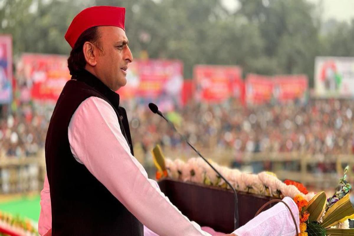 Akhilesh Yadav on Yogi Sarkar : ‘सही मायने में यह एक विनाशकारी सरकार है..’ अखिलेश यादव का योगी सरकार पर हमला, सड़क पर उतरे सपा नेता