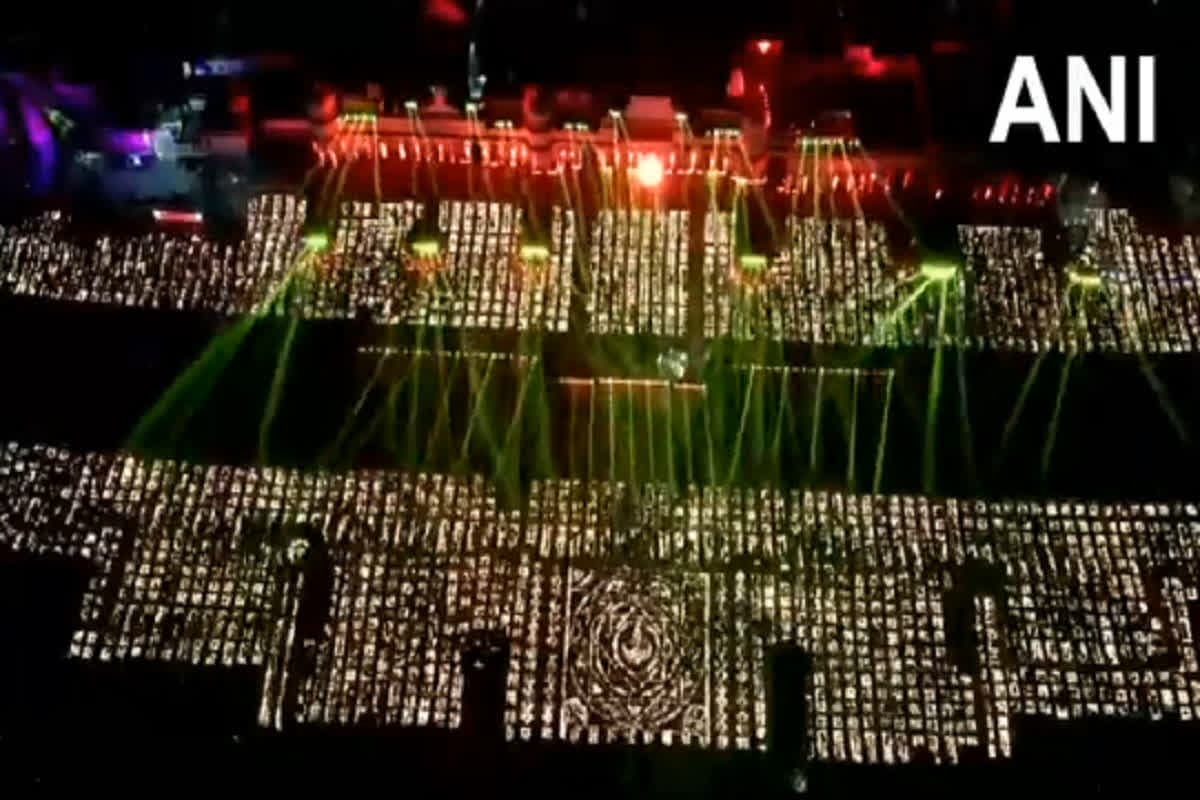 Deepotsav In Ayodhya: 25 लाख दीयों और रंग-बिरंगी रोशनी से जगमग हुई प्रभु श्रीराम की नगरी, फिर बना विश्व कीर्तिमान
