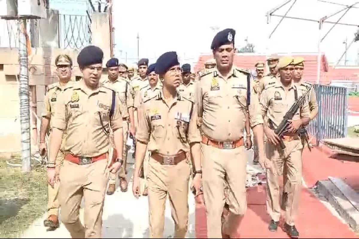 Ayodhya News: दीपोत्सव की तैयारी को लेकर एडीजी ने किया रामनगरी का निरीक्षण, सुरक्षा व्यवस्था को लेकर अधिकारियों को दिए निर्देश