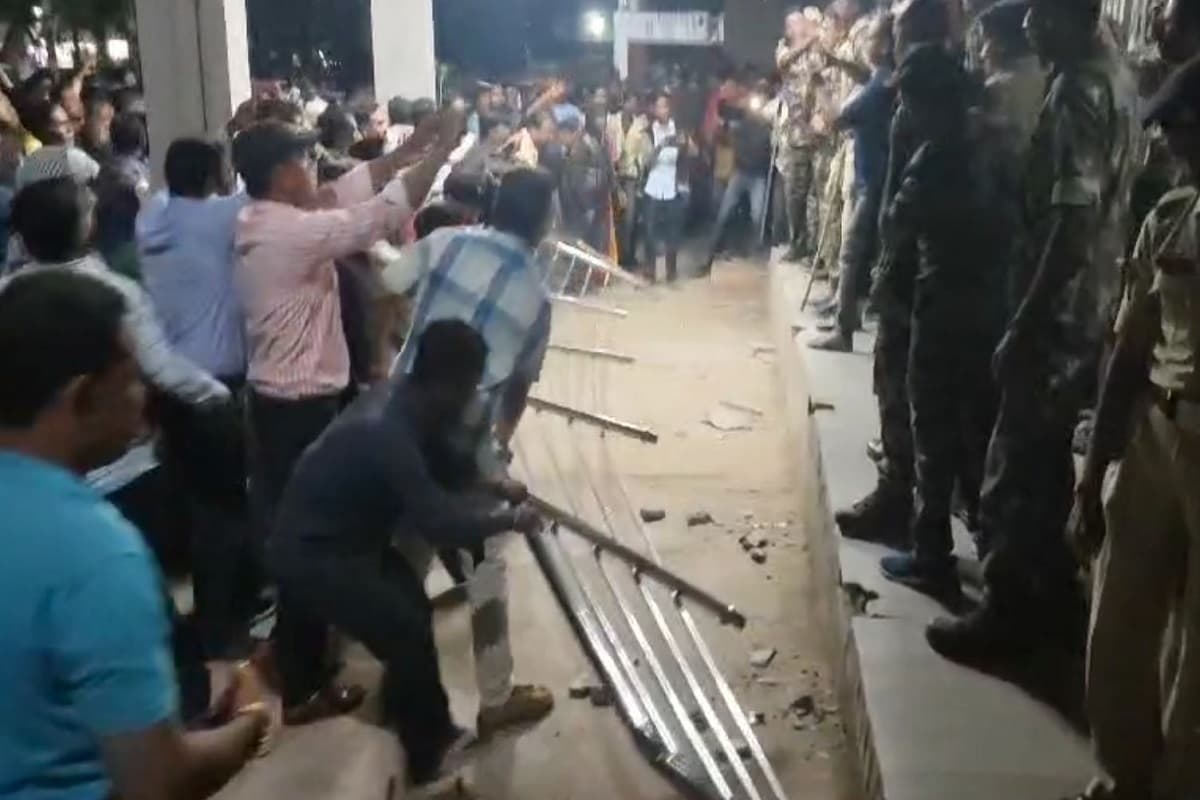 छत्तीसगढ़ में लगातार क्यों हो रहे पुलिस पर हमले? बलौदाबाजार, कवर्धा, सूरजपुर के बाद अब बलरामपुर में मचा बवाल