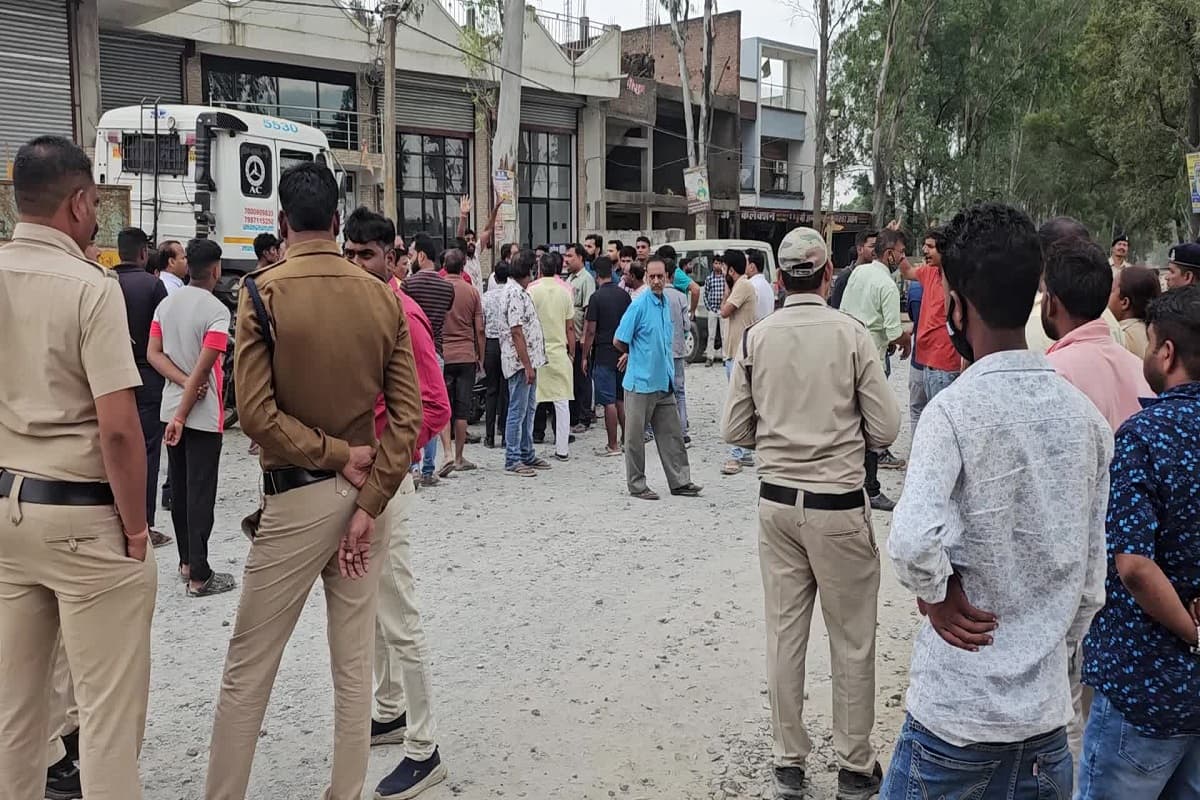 अंबिकापुर-रायगढ़ NH43 में पूरे दिनभर से चक्काजाम, कल नगर बंद का आह्वान