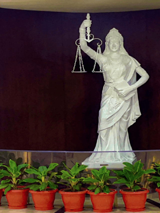 LADY OF JUSTICE STATUE :सुप्रीम कोर्ट में लेडी ऑफ जस्टिस की नई मूर्ति लगाई गई है,जानें इनके बारे में
