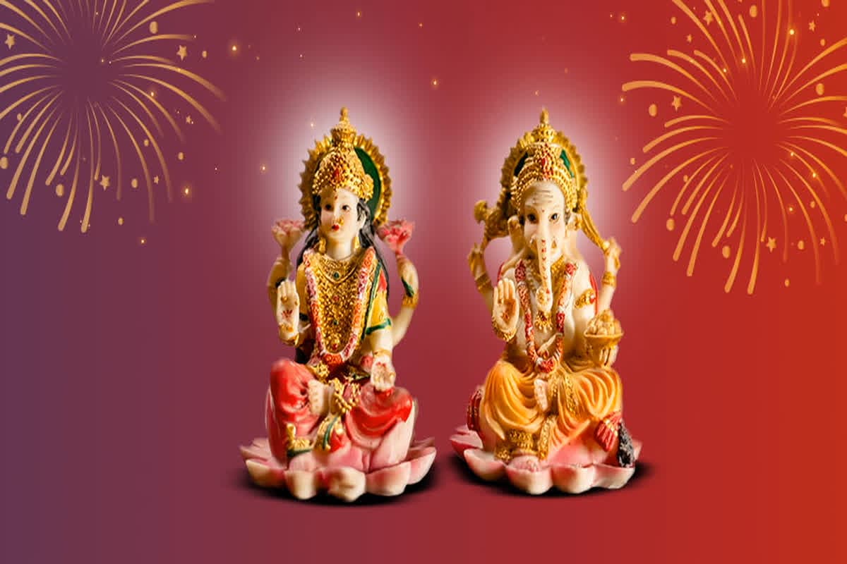 Diwali Laxmi Puja 2024: शाम को ही क्यों की जाती है मां लक्ष्मी की पूजा, क्या होता है महत्व, एक क्लिक में जाने पूरी जानकारी