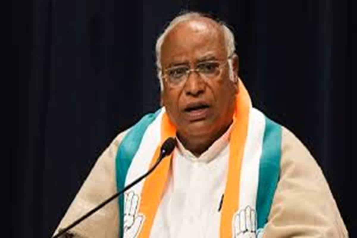 Mallikarjun Kharge On Bjp: कांग्रेस अध्यक्ष मल्लिकार्जुन खरगे के बिगड़े बोल, पीएम मोदी पर कसा तंज, कहा-उनकी पार्टी ‘आतंकवादी पार्टी’ है