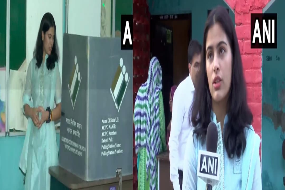 Haryana Assembly Elections 2024 : ओलंपिक पदक विजेता मनु भाकर ने पहली बार किया मतदान, कहा- ‘देश का विकास हमारे हाथ में है’