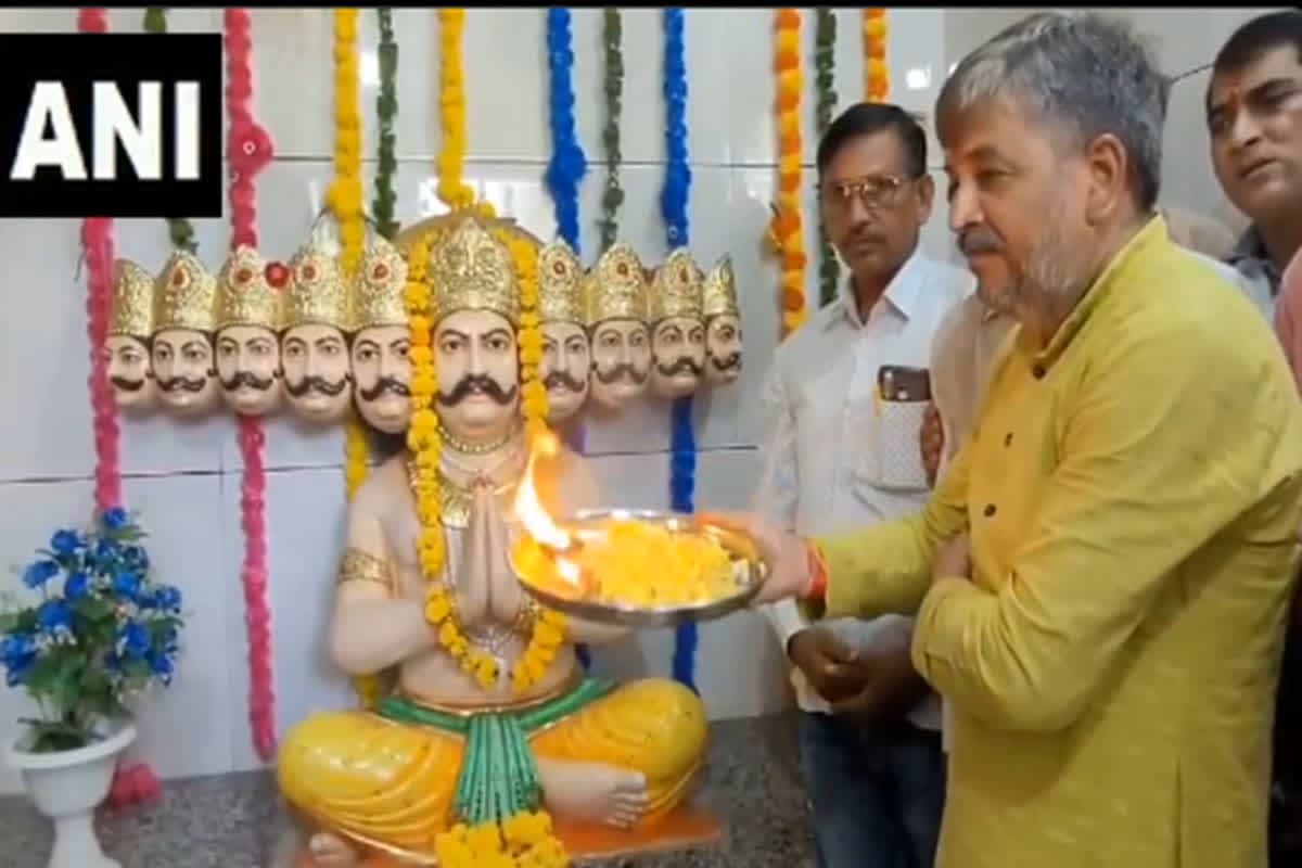 Dussehra In Mathura: कृष्ण नगरी मथुरा में है लंकेश के भक्त, दशहरे के दिन सारस्वत ब्राह्मण करते हैं रावण की पूजा, भजन-कीर्तन कर मनाते हैं खुशियां