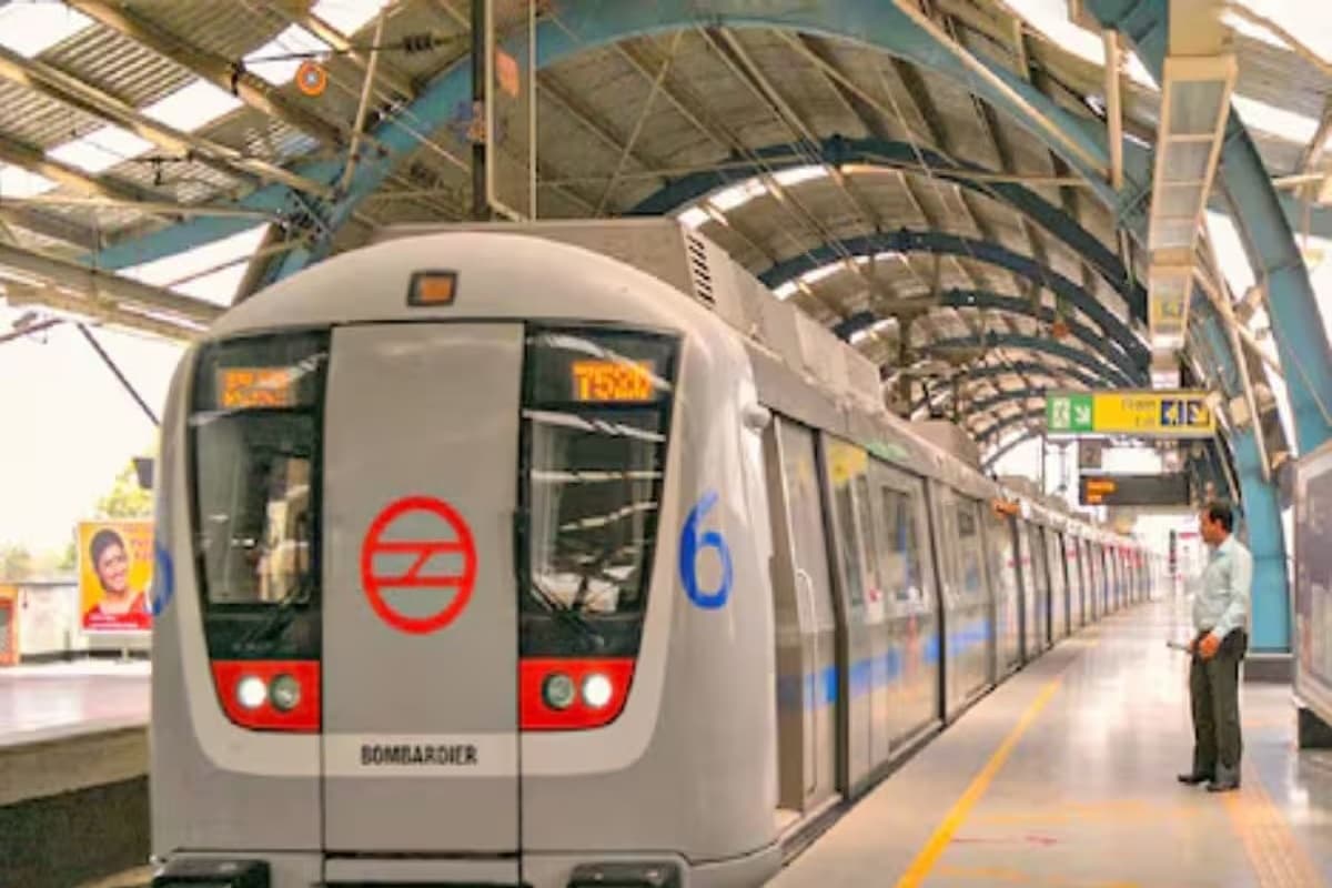 Delhi Metro Bike Taxi Service: मेट्रो में सफर करने वालों के लिए खुशखबरी, 12 प्रमुख स्टेशनों से शुरू की गई बाइक टैक्सी सेवा, मात्र इतना होगा किराया