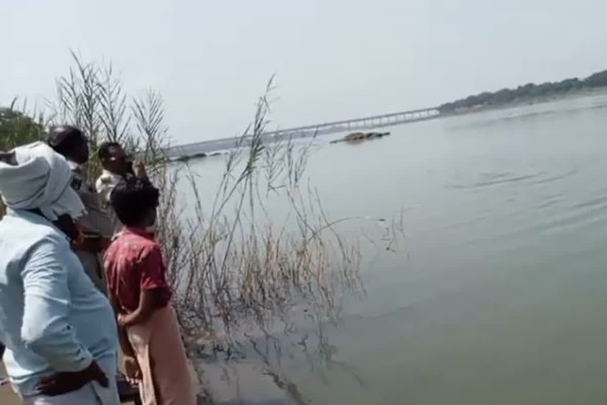 पितृपक्ष में तर्पण करने गए लोग नदीं में डूबे, तीन घटनाओं में सात लोगों की मौत