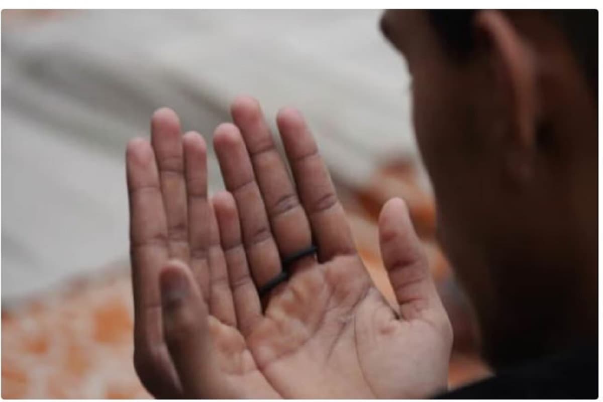 Namaaz in Rammandir: राम मंदिर में जबरन घुसकर नमाज पढ़ने लगे तीन मुस्लिम! पुजारी भी रह गए हैरान; क्या थी वजह जानें